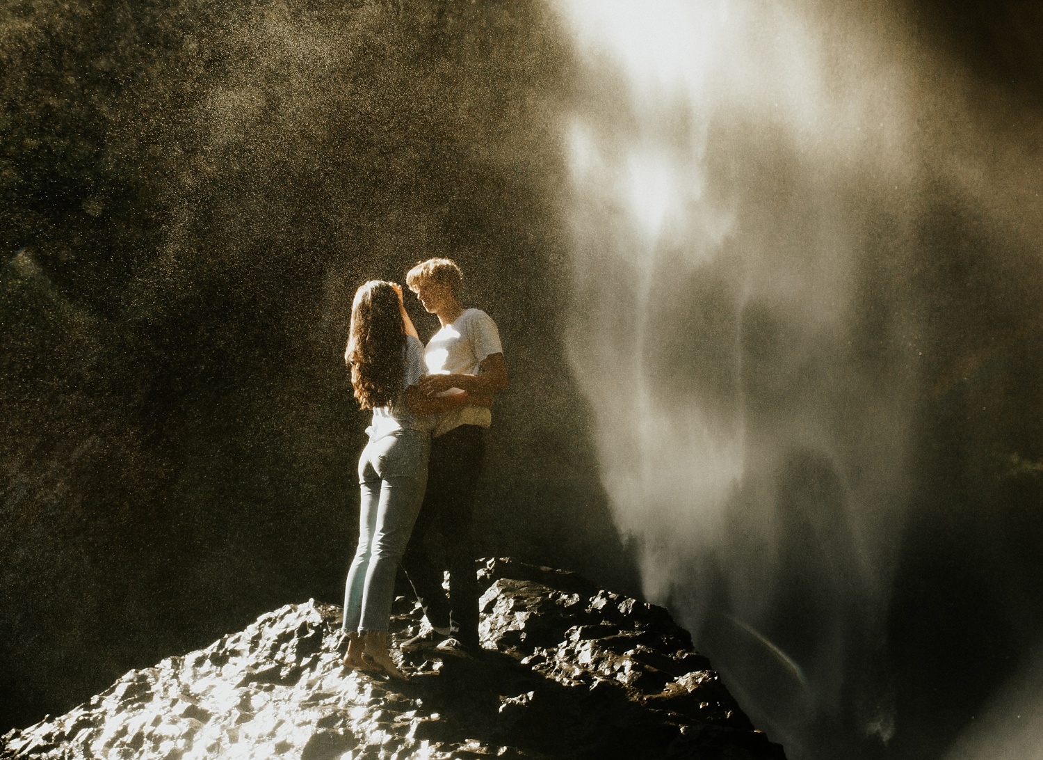 adventurous-mountain-engagement-session-banff-alberta-canada-calgary-edmonton-lethbridge-destination-wedding-photographer-havilah-heger-waterfall-banff-session-couples-photography_7