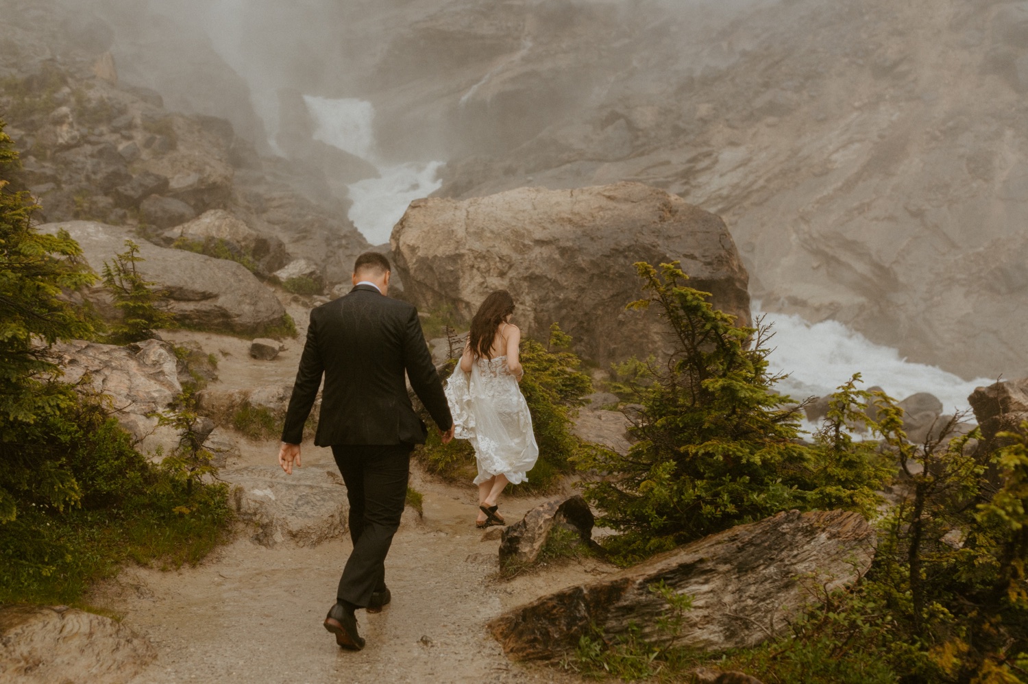 Intimate BC Waterfall Wedding, BC waterfall wedding, British columbia Waterfall Wedding, British columbia wedding, wedding photos at takakkaw falls, BC wedding, BC wedding photographer, BC elopement, BC elopement photographer, British columbia wedding, Wedding at takakkaw falls,takakkaw falls wedding, wedding photos at waterfall in BC