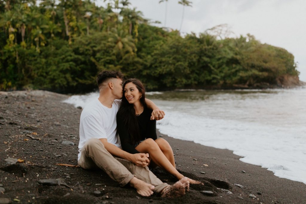 Hawaii Engagement Photos, Engagement Photos in Hawaii, Engagement photos in Big Island, Engagement photos in Kona, Engagement photos on a beach in hawaii, engagement photos on a beach in hawaii with palm trees, tropical hawaii engagement photos, big island kona engagement photos, hawaii engagement photos with cute couple on a beach