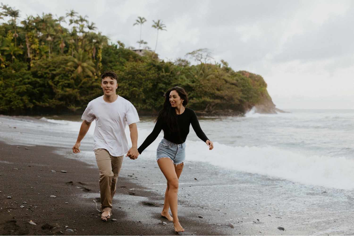 Hawaii Engagement Photos, Engagement Photos in Hawaii, Engagement photos in Big Island, Engagement photos in Kona, Engagement photos on a beach in hawaii, engagement photos on a beach in hawaii with palm trees, tropical hawaii engagement photos, big island kona engagement photos, hawaii engagement photos with cute couple on a beach