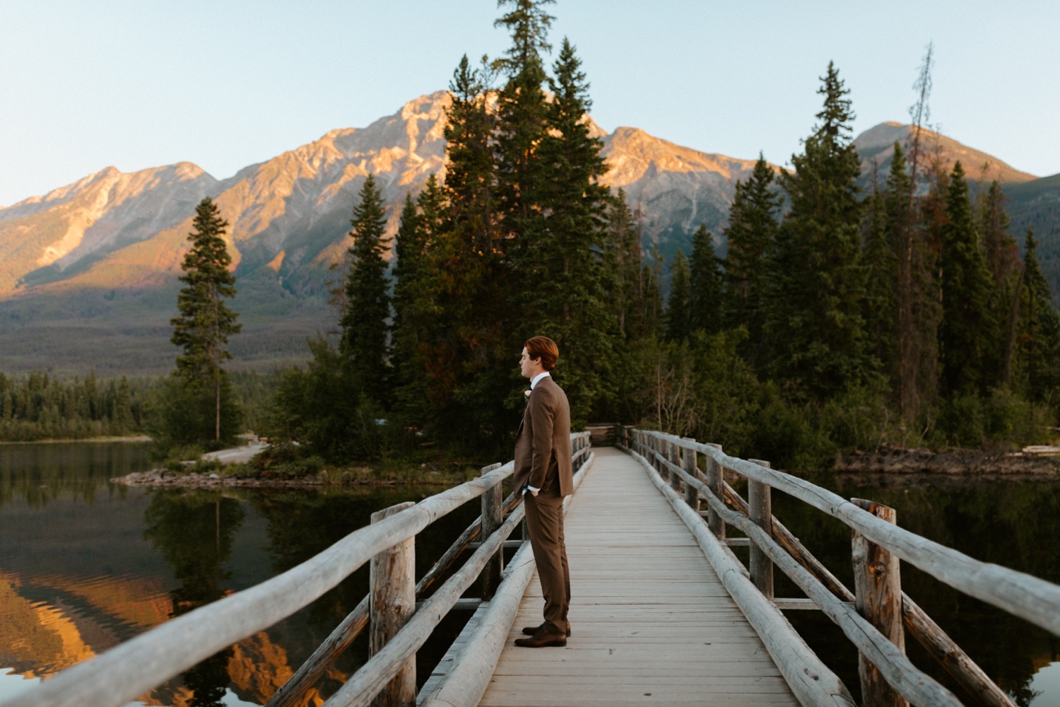 Jasper Wedding, Jasper wedding at Athabasca Day Use, Jasper Elopement, Jasper Wedding with close friends & family, a hiking small wedding or elopement day in Jasper National Park in Alberta at Athabasca day use, Athabasca Day use wedding, Jasper Intimate wedding, Jasper small wedding, Wedding in Jasper National Park, Wedding in Jasper, Elopement in Jasper, wedding day in Jasper, Jasper wedding photographer, Jasper elopement photographer, Jasper adventure wedding, Jasper hiking elopement, Jasper untraditional wedding