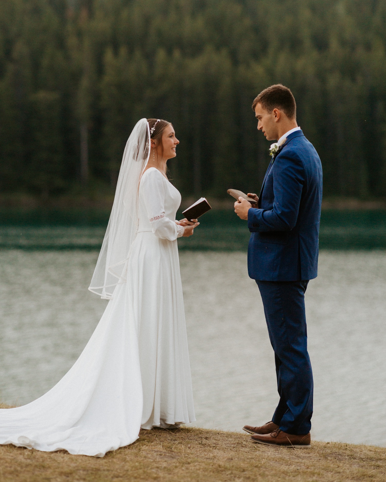 Banff Sunrise Elopement, Banff National Park Sunrise Elopement, Sunrise elopement with friends and family in Banff, sunrise elopement photos in Banff, Outdoor elopement photos in Banff during sunrise, Banff Sunrise Elopement Photography