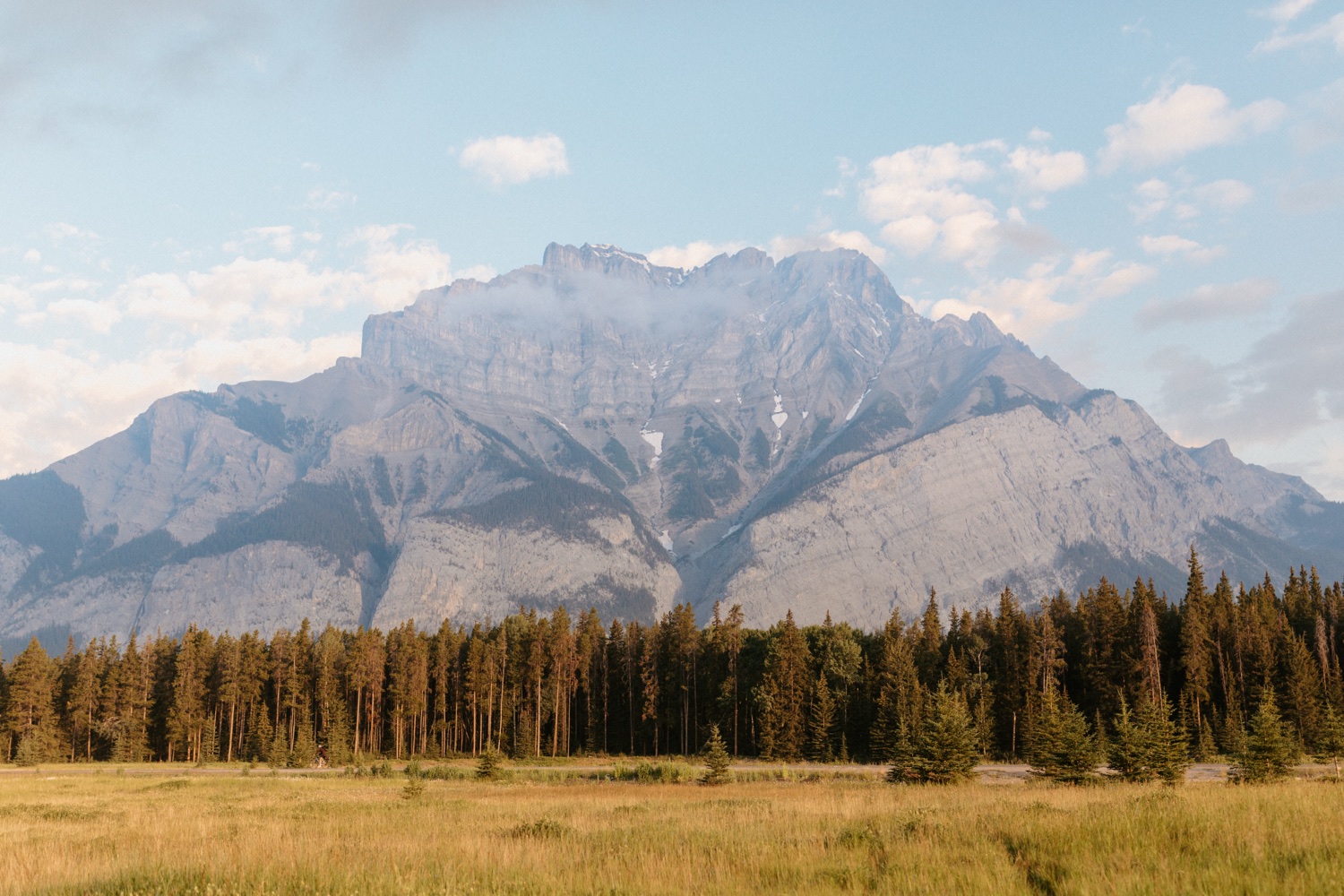 Banff Sunrise Elopement, Banff National Park Sunrise Elopement, Sunrise elopement with friends and family in Banff, sunrise elopement photos in Banff, Outdoor elopement photos in Banff during sunrise, Banff Sunrise Elopement Photography