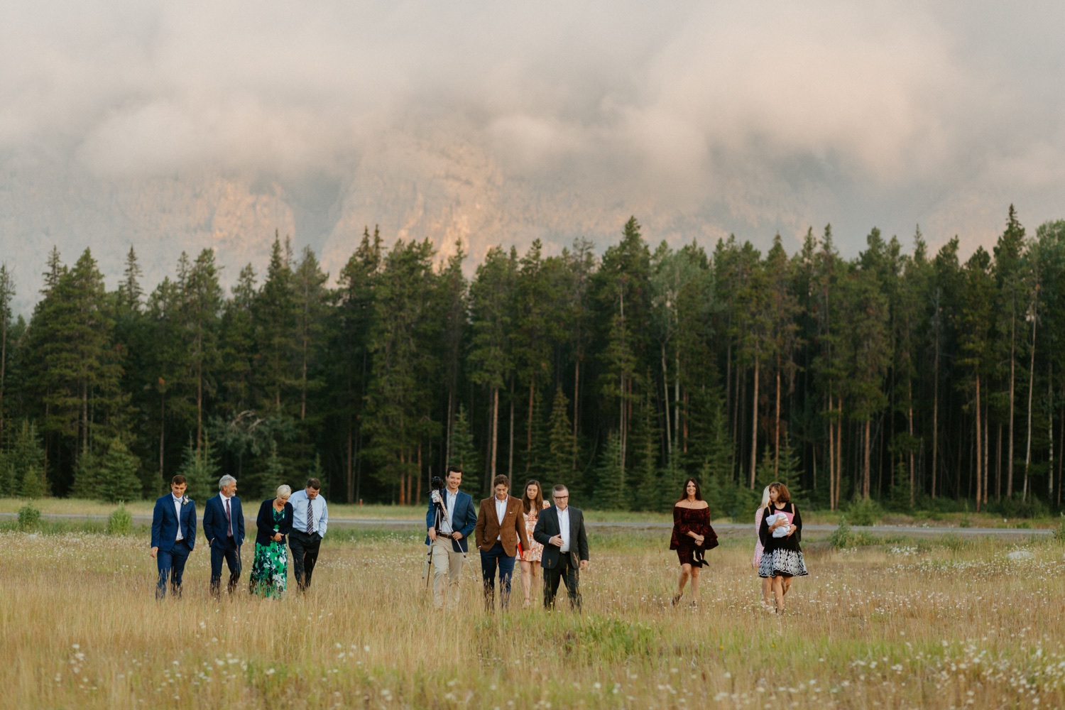 Banff Sunrise Elopement, Banff National Park Sunrise Elopement, Sunrise elopement with friends and family in Banff, sunrise elopement photos in Banff, Outdoor elopement photos in Banff during sunrise, Banff Sunrise Elopement Photography