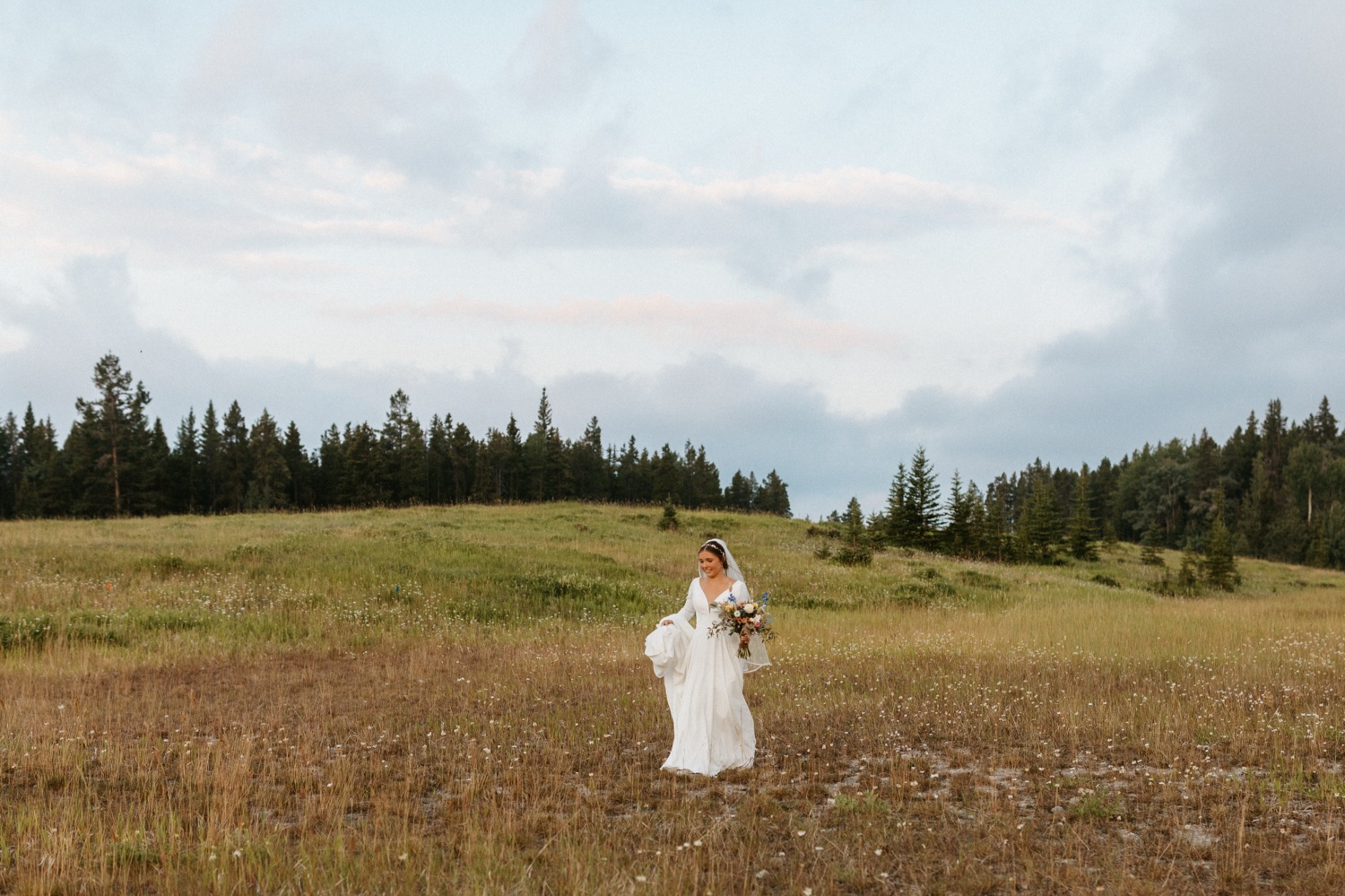 Banff Sunrise Elopement, Banff National Park Sunrise Elopement, Sunrise elopement with friends and family in Banff, sunrise elopement photos in Banff, Outdoor elopement photos in Banff during sunrise, Banff Sunrise Elopement Photography