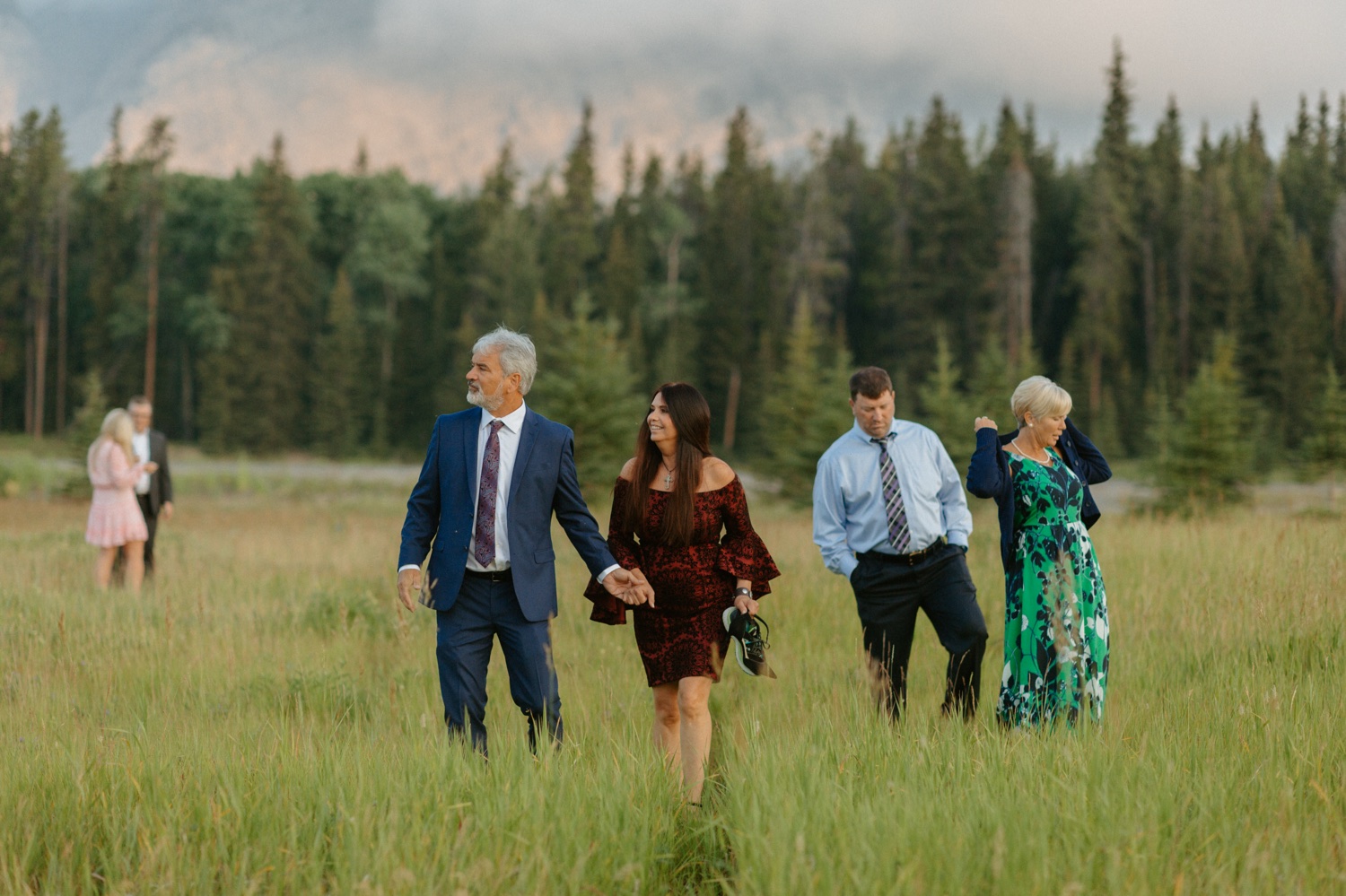 Banff Sunrise Elopement, Banff National Park Sunrise Elopement, Sunrise elopement with friends and family in Banff, sunrise elopement photos in Banff, Outdoor elopement photos in Banff during sunrise, Banff Sunrise Elopement Photography