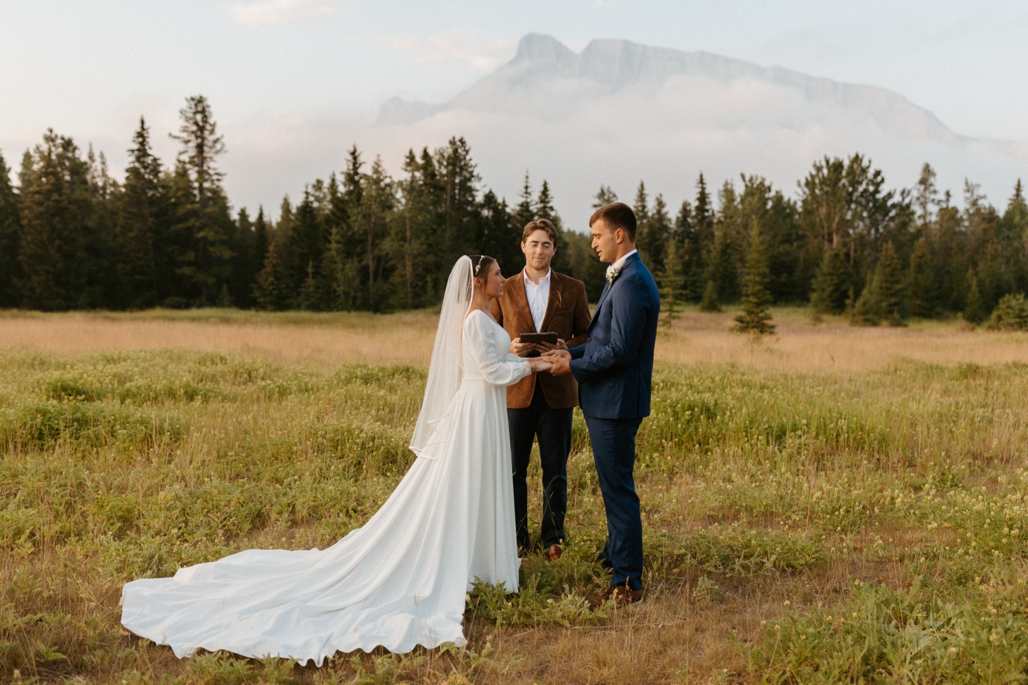 Banff Sunrise Elopement, Banff National Park Sunrise Elopement, Sunrise elopement with friends and family in Banff, sunrise elopement photos in Banff, Outdoor elopement photos in Banff during sunrise, Banff Sunrise Elopement Photography
