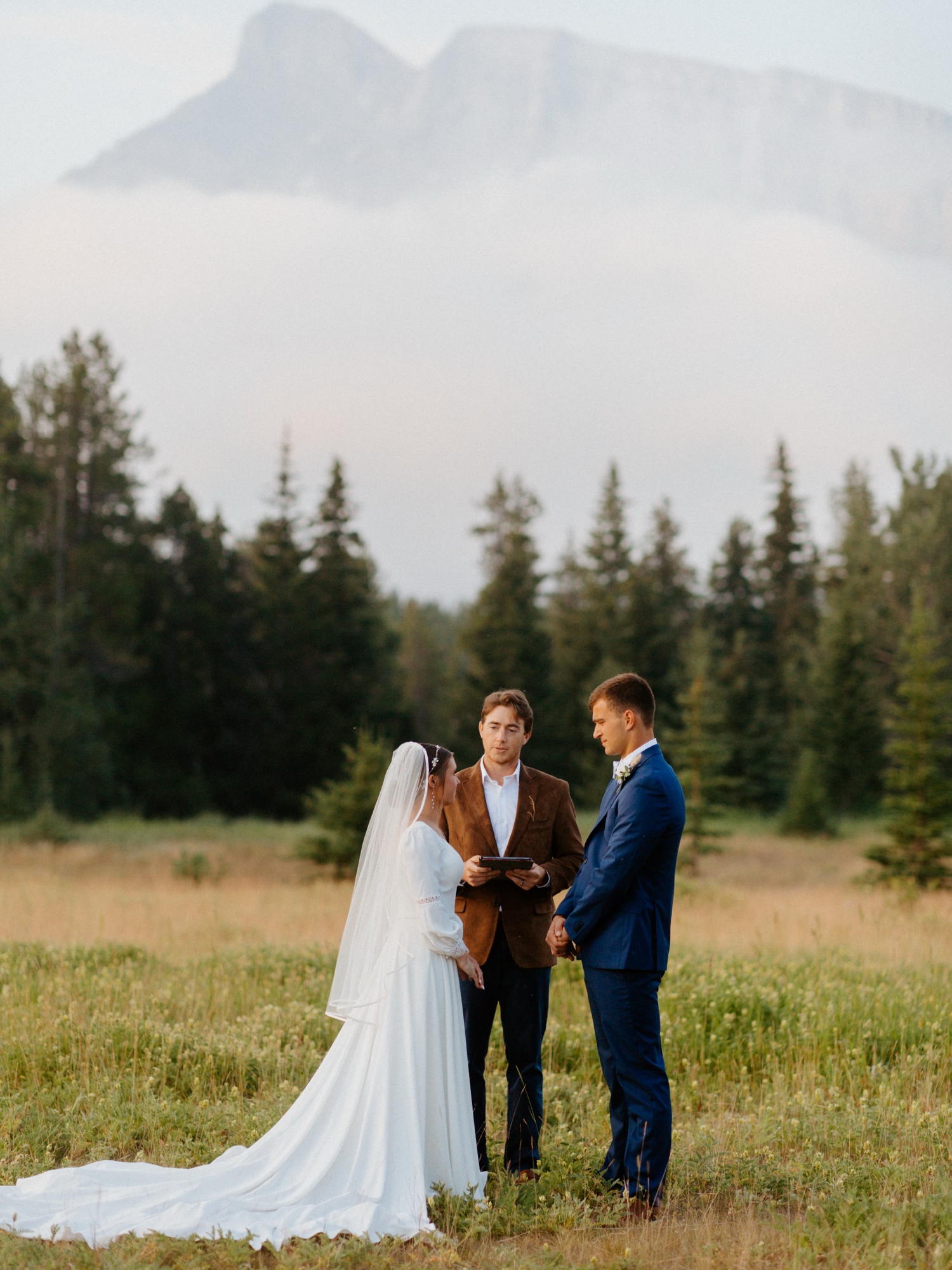 Banff Sunrise Elopement, Banff National Park Sunrise Elopement, Sunrise elopement with friends and family in Banff, sunrise elopement photos in Banff, Outdoor elopement photos in Banff during sunrise, Banff Sunrise Elopement Photography
