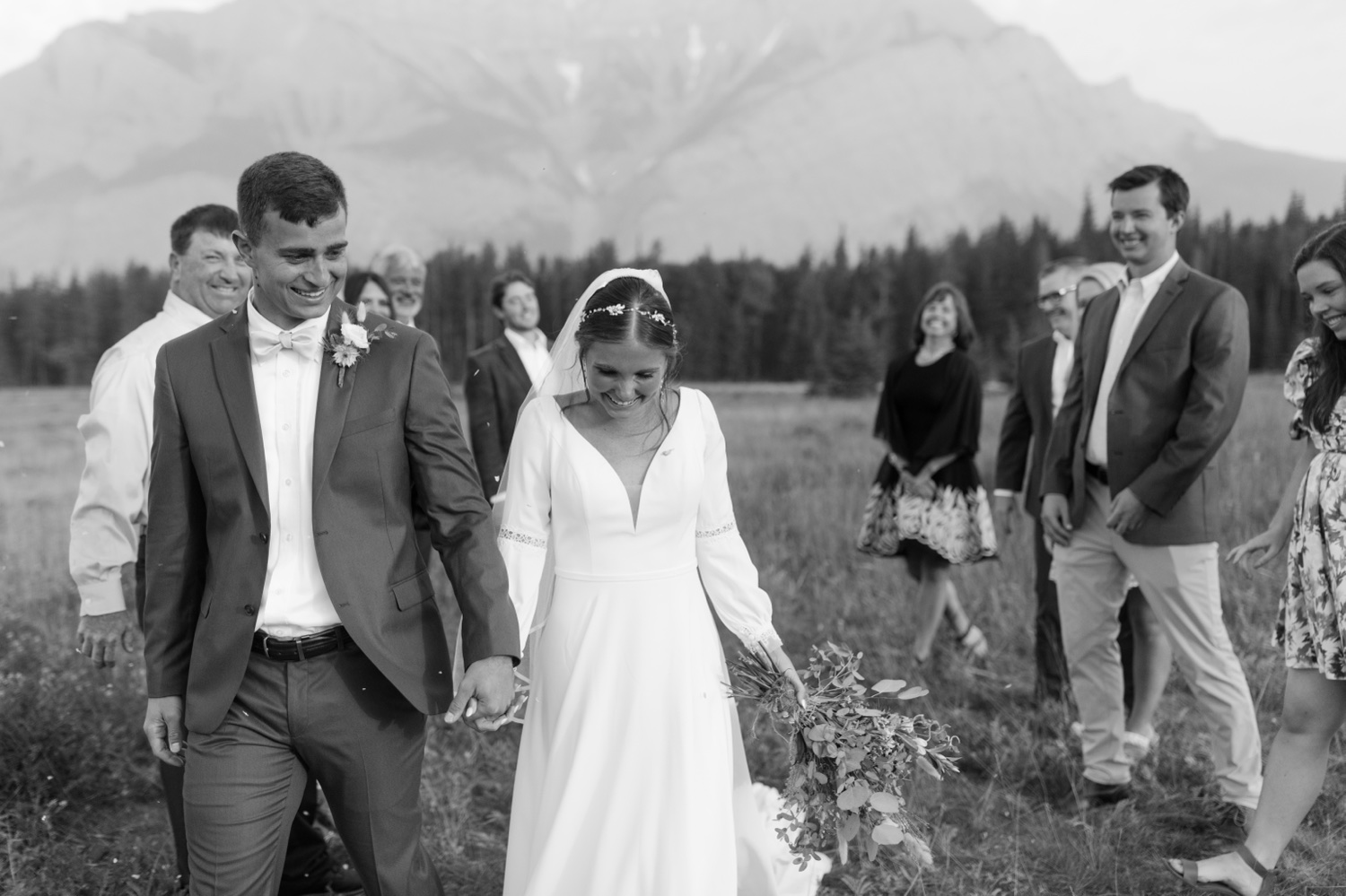 Banff Sunrise Elopement, Banff National Park Sunrise Elopement, Sunrise elopement with friends and family in Banff, sunrise elopement photos in Banff, Outdoor elopement photos in Banff during sunrise, Banff Sunrise Elopement Photography