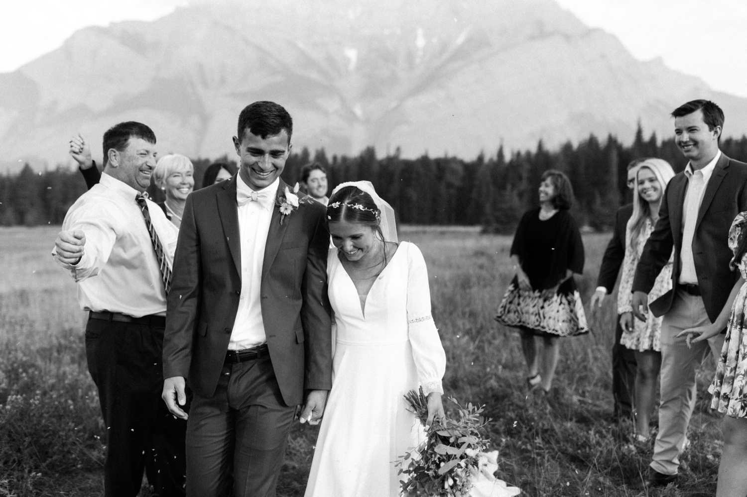 Banff Sunrise Elopement, Banff National Park Sunrise Elopement, Sunrise elopement with friends and family in Banff, sunrise elopement photos in Banff, Outdoor elopement photos in Banff during sunrise, Banff Sunrise Elopement Photography