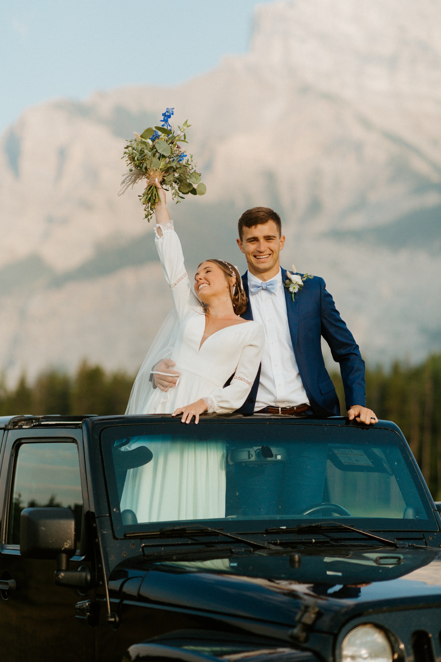 Banff Sunrise Elopement, Banff National Park Sunrise Elopement, Sunrise elopement with friends and family in Banff, sunrise elopement photos in Banff, Outdoor elopement photos in Banff during sunrise, Banff Sunrise Elopement Photography
