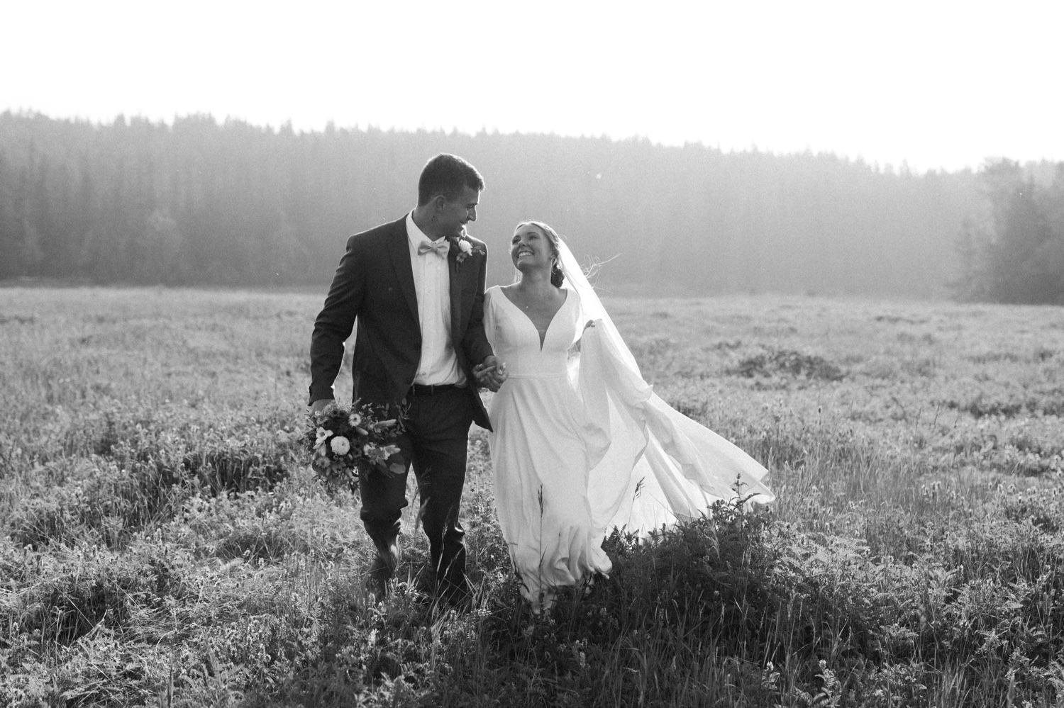 Banff Sunrise Elopement, Banff National Park Sunrise Elopement, Sunrise elopement with friends and family in Banff, sunrise elopement photos in Banff, Outdoor elopement photos in Banff during sunrise, Banff Sunrise Elopement Photography
