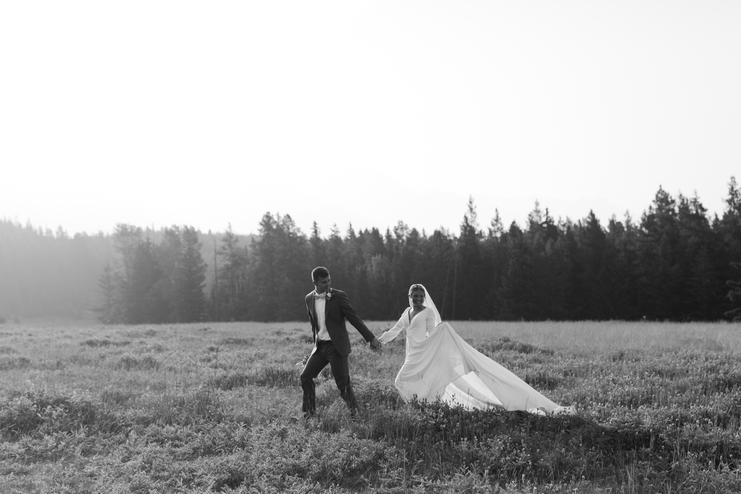 Banff Sunrise Elopement, Banff National Park Sunrise Elopement, Sunrise elopement with friends and family in Banff, sunrise elopement photos in Banff, Outdoor elopement photos in Banff during sunrise, Banff Sunrise Elopement Photography