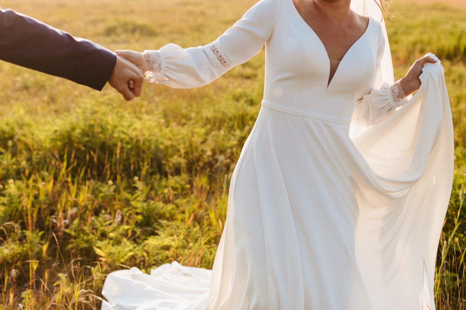 Banff Sunrise Elopement, Banff National Park Sunrise Elopement, Sunrise elopement with friends and family in Banff, sunrise elopement photos in Banff, Outdoor elopement photos in Banff during sunrise, Banff Sunrise Elopement Photography