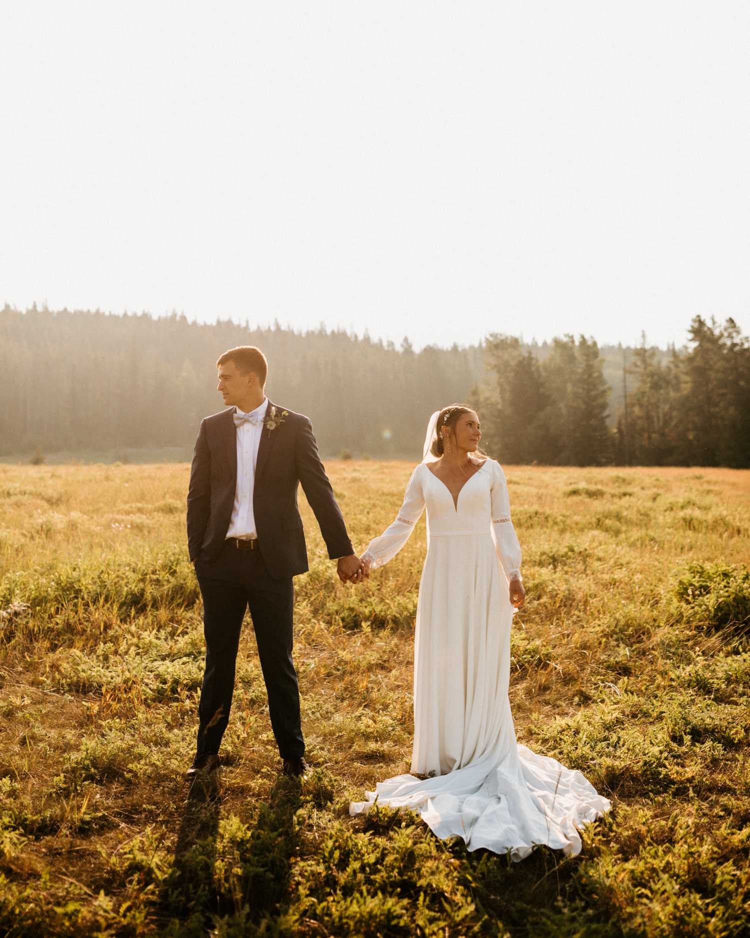 Banff Sunrise Elopement, Banff National Park Sunrise Elopement, Sunrise elopement with friends and family in Banff, sunrise elopement photos in Banff, Outdoor elopement photos in Banff during sunrise, Banff Sunrise Elopement Photography