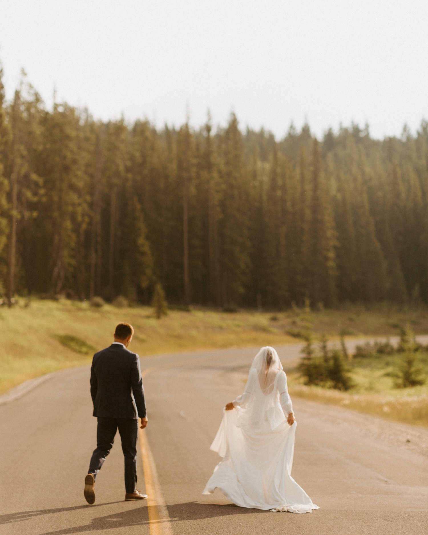 Banff Sunrise Elopement, Banff National Park Sunrise Elopement, Sunrise elopement with friends and family in Banff, sunrise elopement photos in Banff, Outdoor elopement photos in Banff during sunrise, Banff Sunrise Elopement Photography