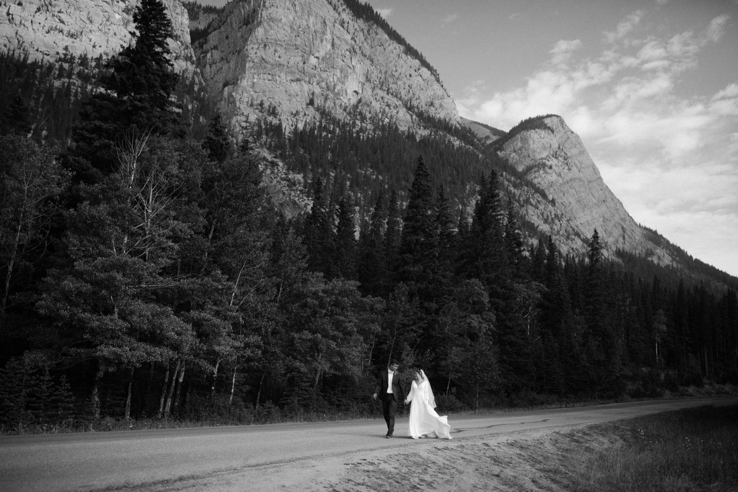 Banff Sunrise Elopement, Banff National Park Sunrise Elopement, Sunrise elopement with friends and family in Banff, sunrise elopement photos in Banff, Outdoor elopement photos in Banff during sunrise, Banff Sunrise Elopement Photography