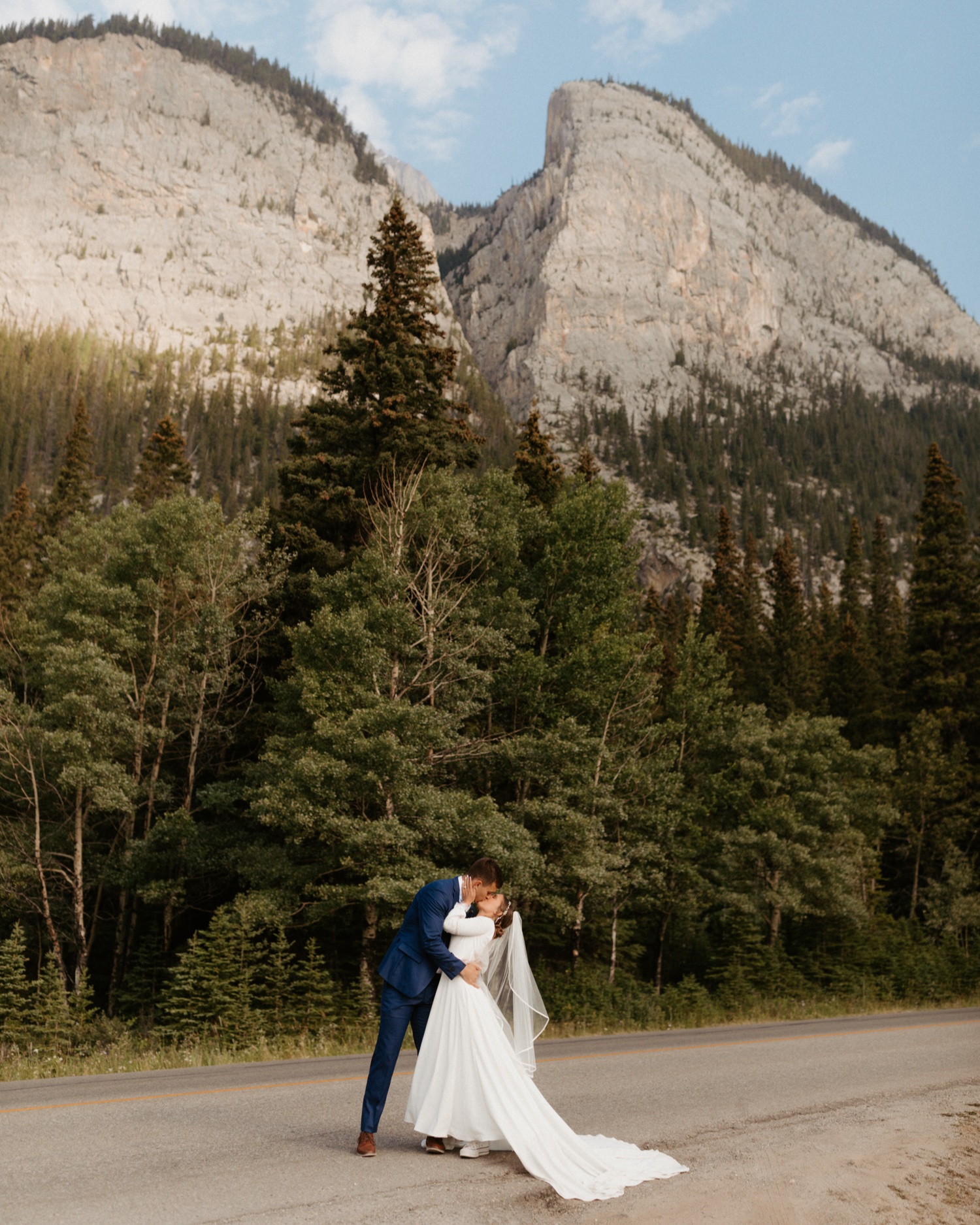 Banff Sunrise Elopement, Banff National Park Sunrise Elopement, Sunrise elopement with friends and family in Banff, sunrise elopement photos in Banff, Outdoor elopement photos in Banff during sunrise, Banff Sunrise Elopement Photography