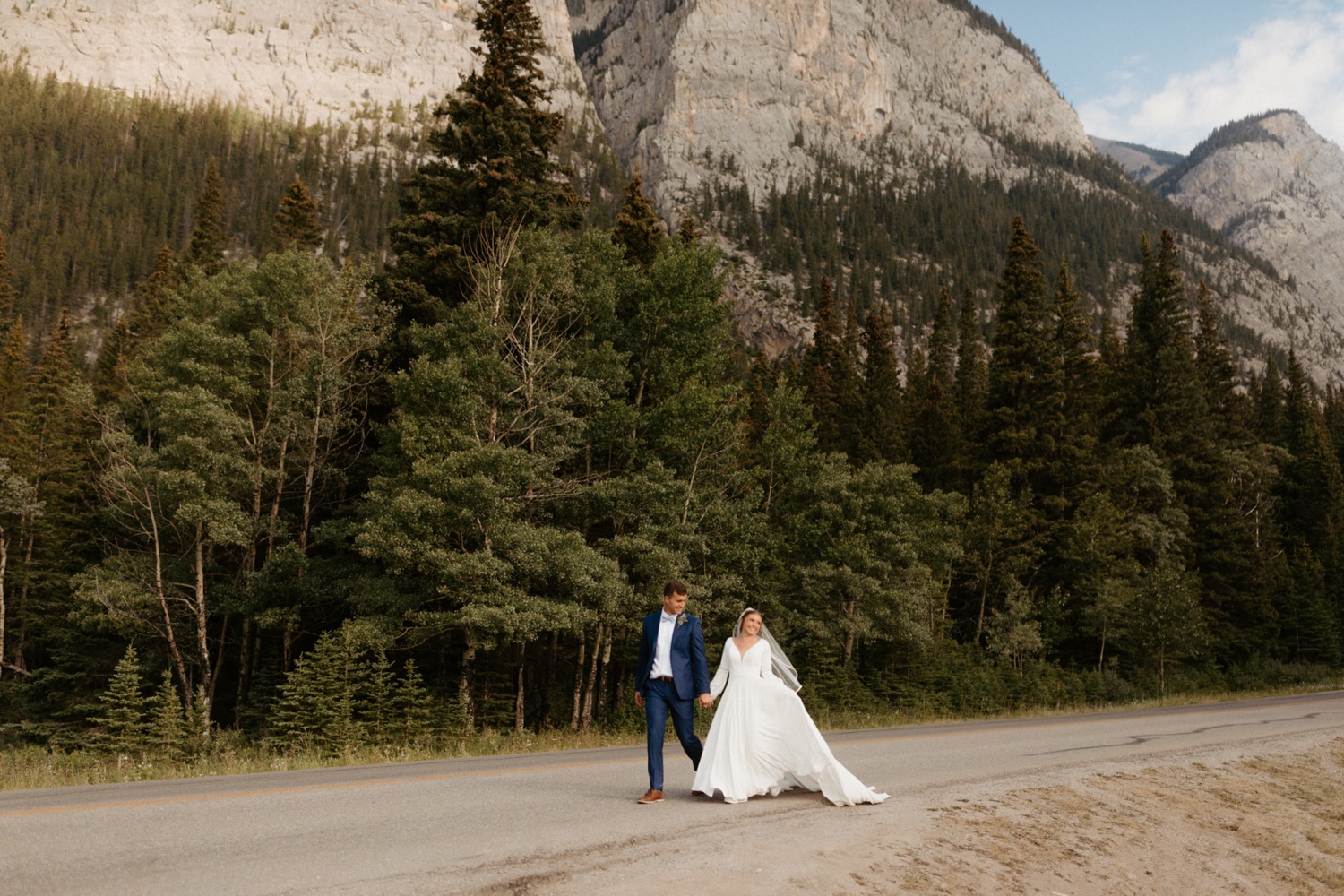 Banff Sunrise Elopement, Banff National Park Sunrise Elopement, Sunrise elopement with friends and family in Banff, sunrise elopement photos in Banff, Outdoor elopement photos in Banff during sunrise, Banff Sunrise Elopement Photography