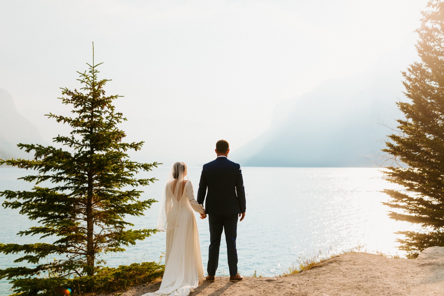 Banff Sunrise Elopement, Banff National Park Sunrise Elopement, Sunrise elopement with friends and family in Banff, sunrise elopement photos in Banff, Outdoor elopement photos in Banff during sunrise, Banff Sunrise Elopement Photography